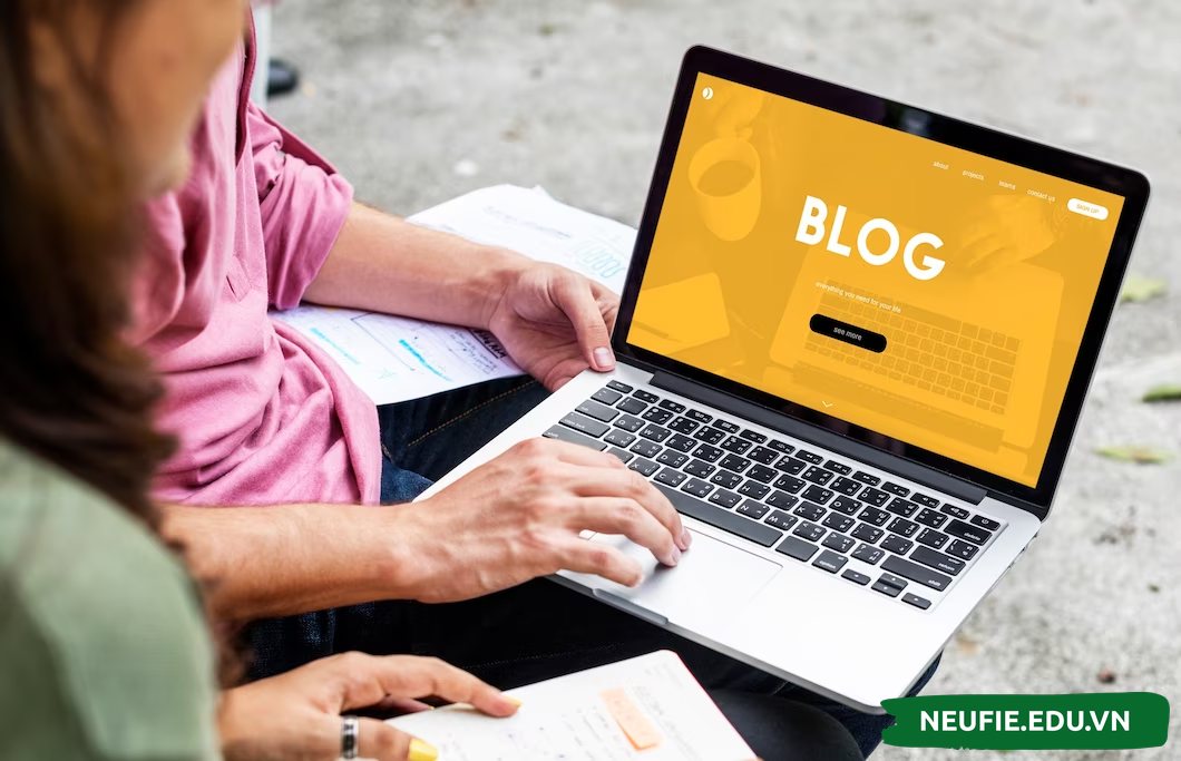 Bạn có thể đa dạng nguồn thu nhập bằng cách tạo blog hay website để chia sẻ kiến thức