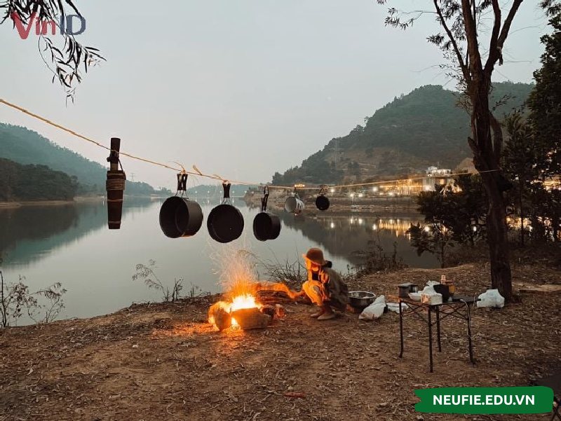 Nướng thịt bên bờ hồ Đồng Đò, Sóc Sơn, Hà Nội