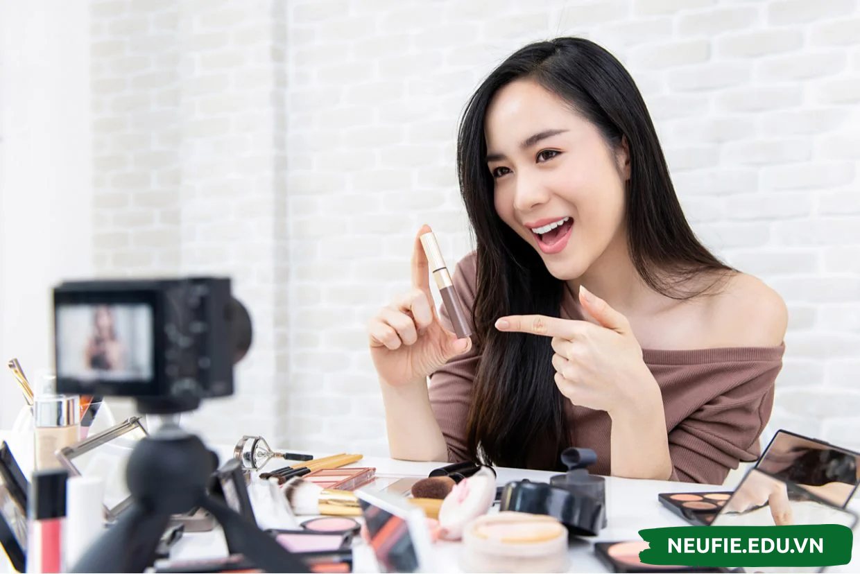 Bạn có thể làm các reels trên mạng xã hội chia sẻ về những gì bạn giỏi