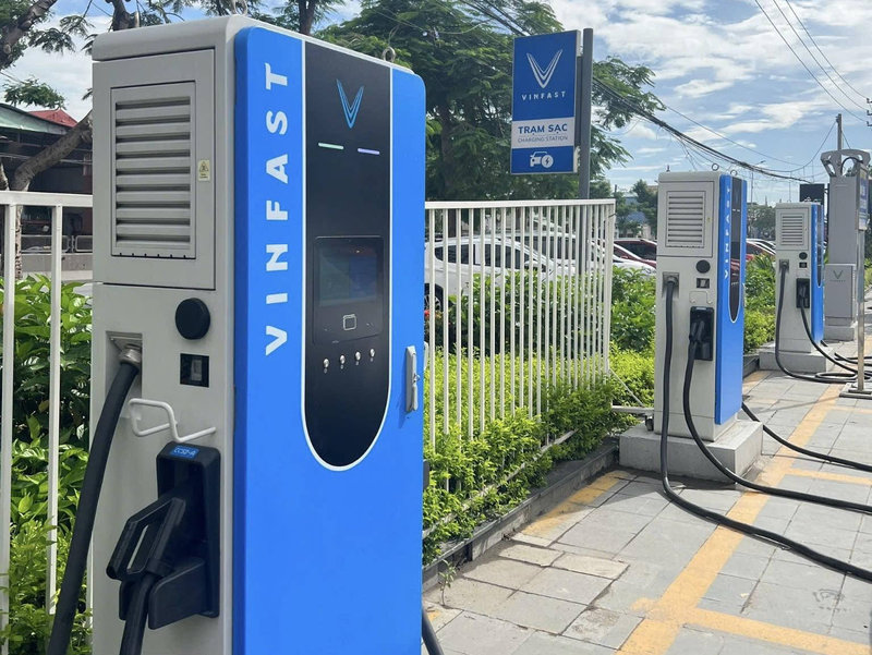 Trụ sạc ô tô điện Vinfast 300kW